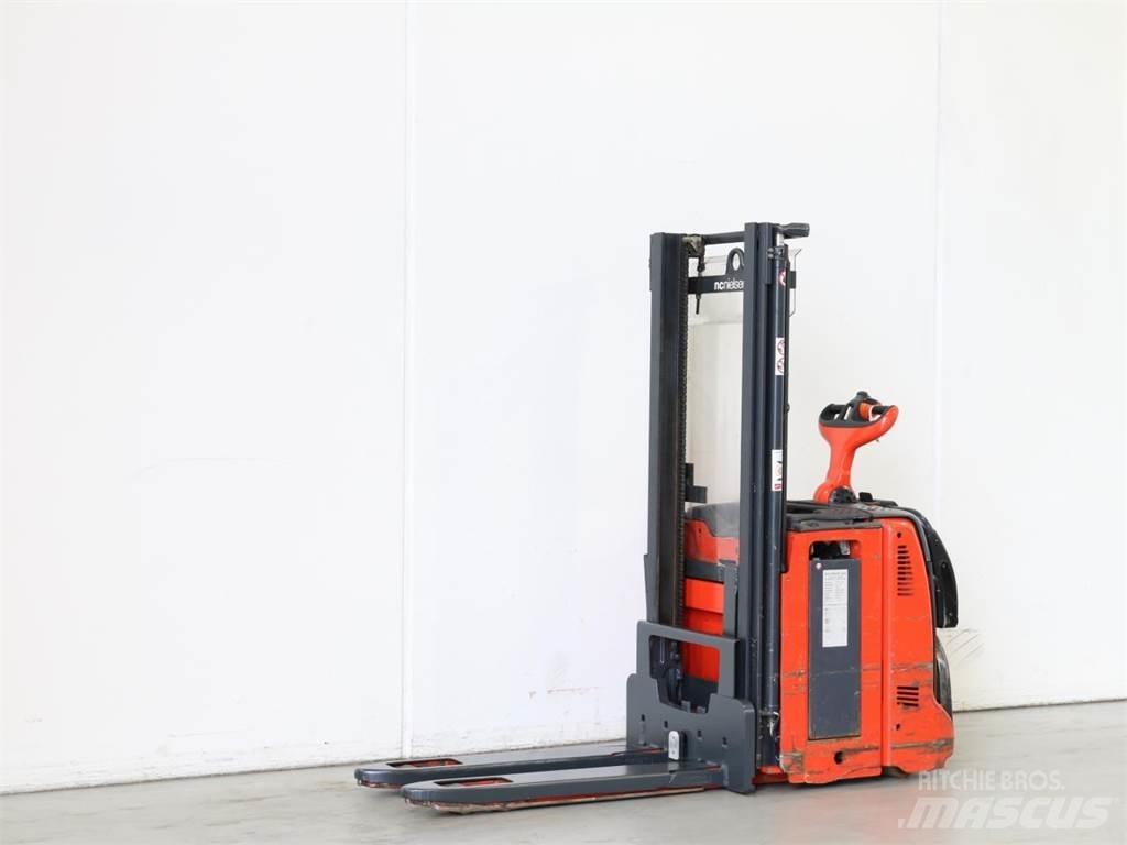 Linde D12AP/133 Gerbeur accompagnant