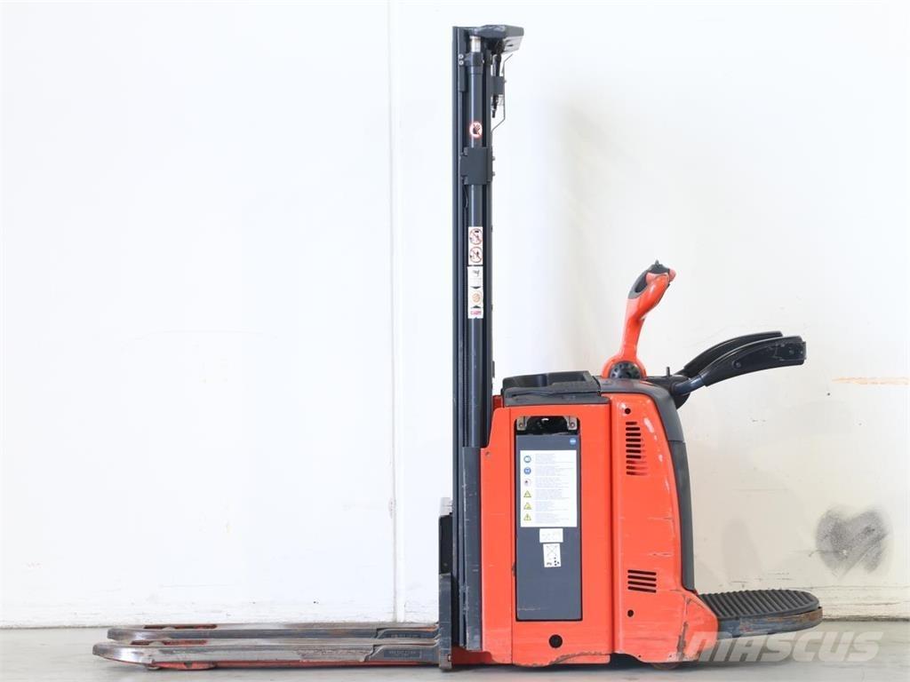Linde D12AP/133-00 Gerbeur accompagnant