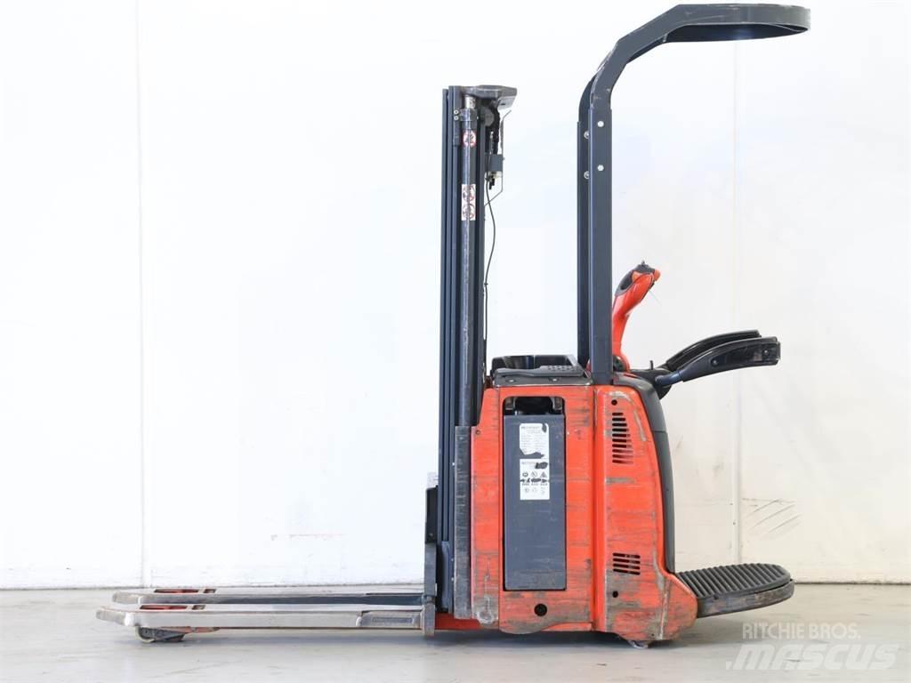 Linde D12AP/133-00 Gerbeur accompagnant