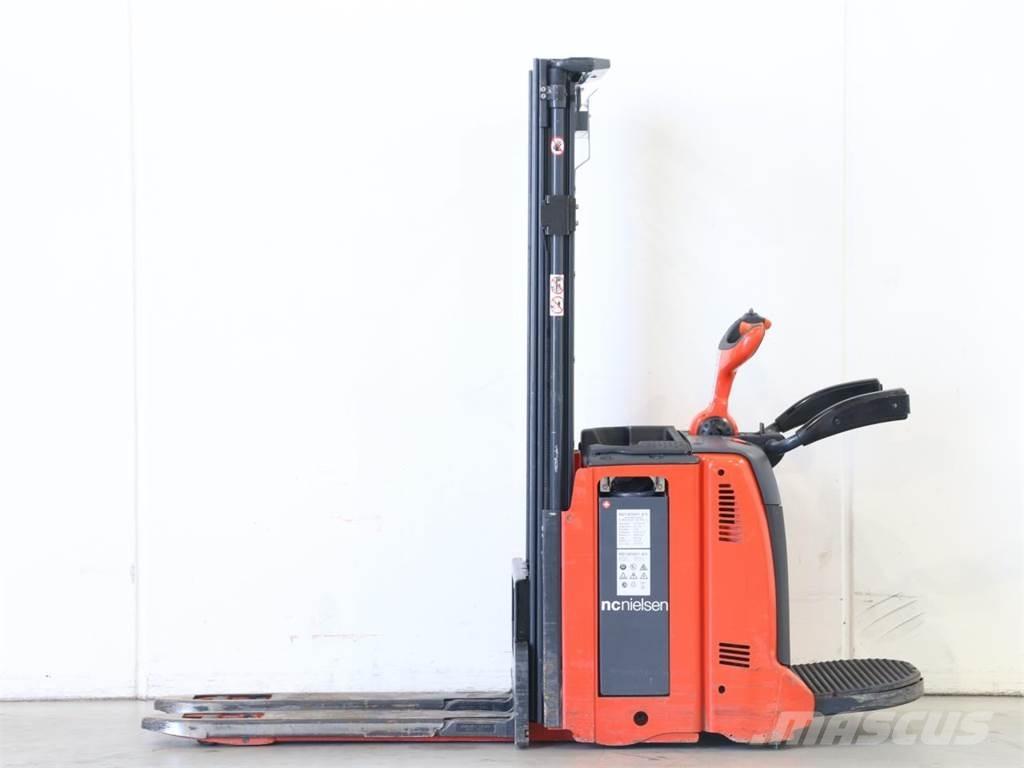 Linde D12AP/133-01 Gerbeur accompagnant