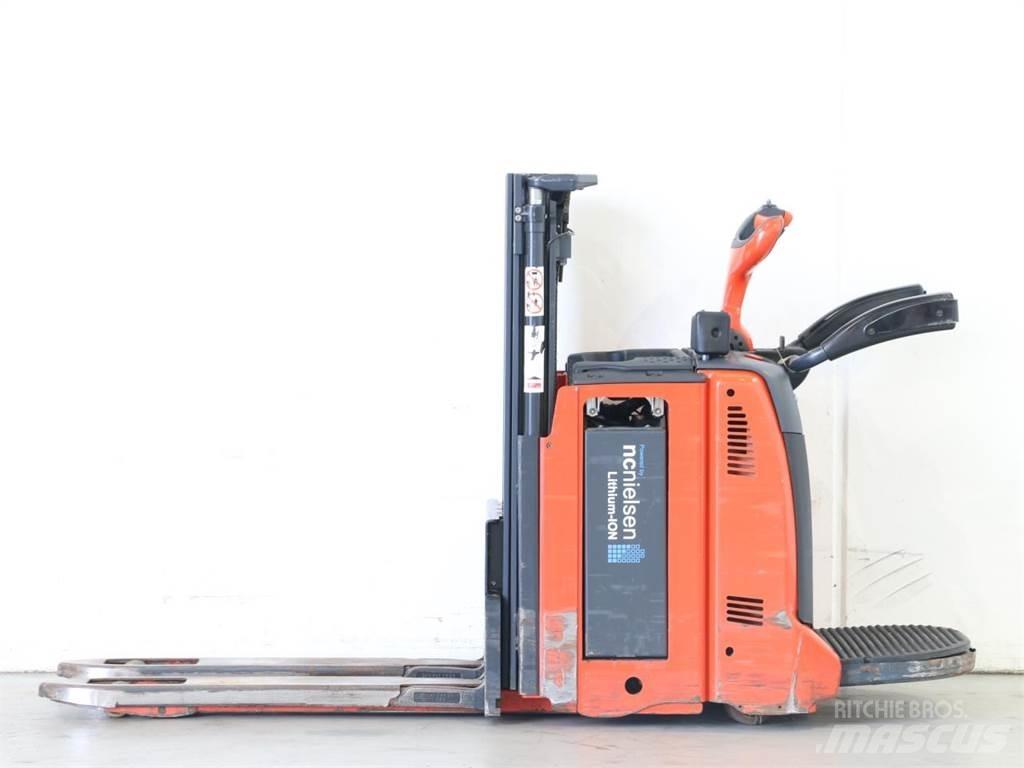 Linde D12HPAP/133-00 Gerbeur accompagnant