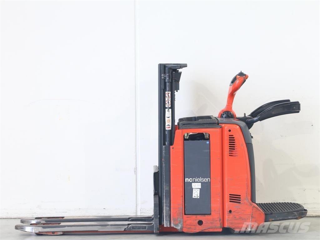 Linde D12HPAP/133-00 Gerbeur accompagnant