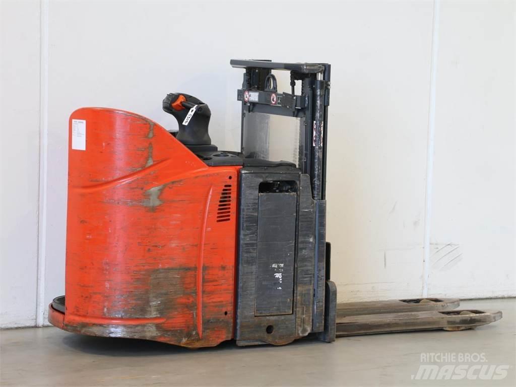 Linde D12HPSP/133 Gerbeur accompagnant