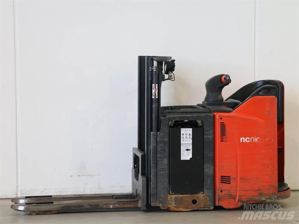 Linde D12HPSP/133-00 Gerbeur accompagnant