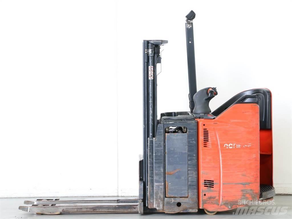 Linde D12SP/133 Gerbeur accompagnant