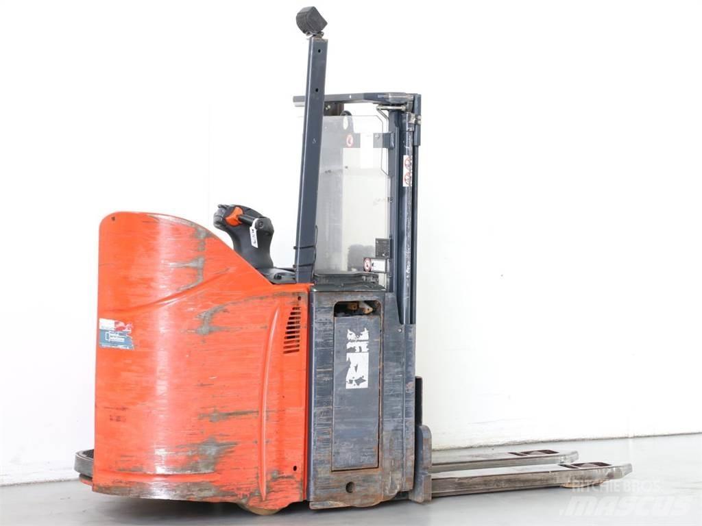 Linde D12SP/133 Gerbeur accompagnant