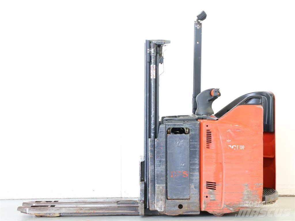 Linde D12SP/133 Gerbeur accompagnant