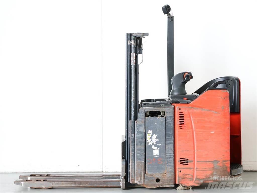 Linde D12SP/133-00 Gerbeur accompagnant