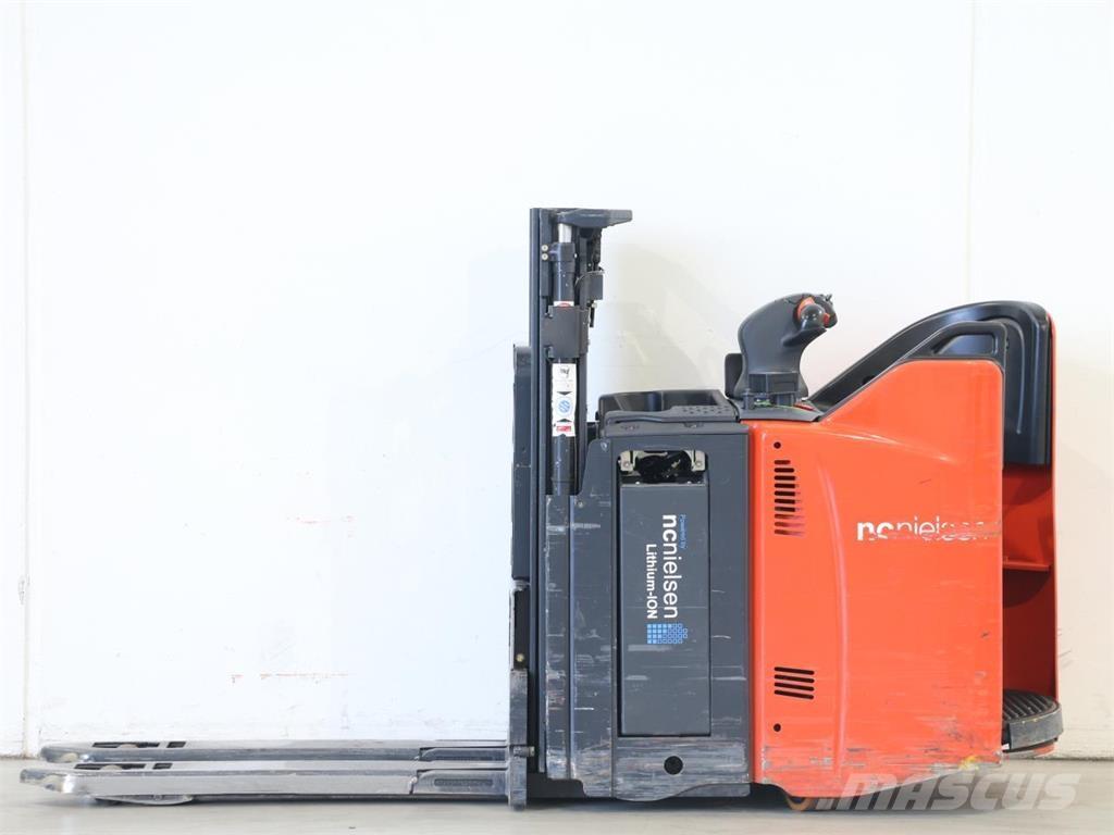 Linde D12SP/133-00 Gerbeur accompagnant