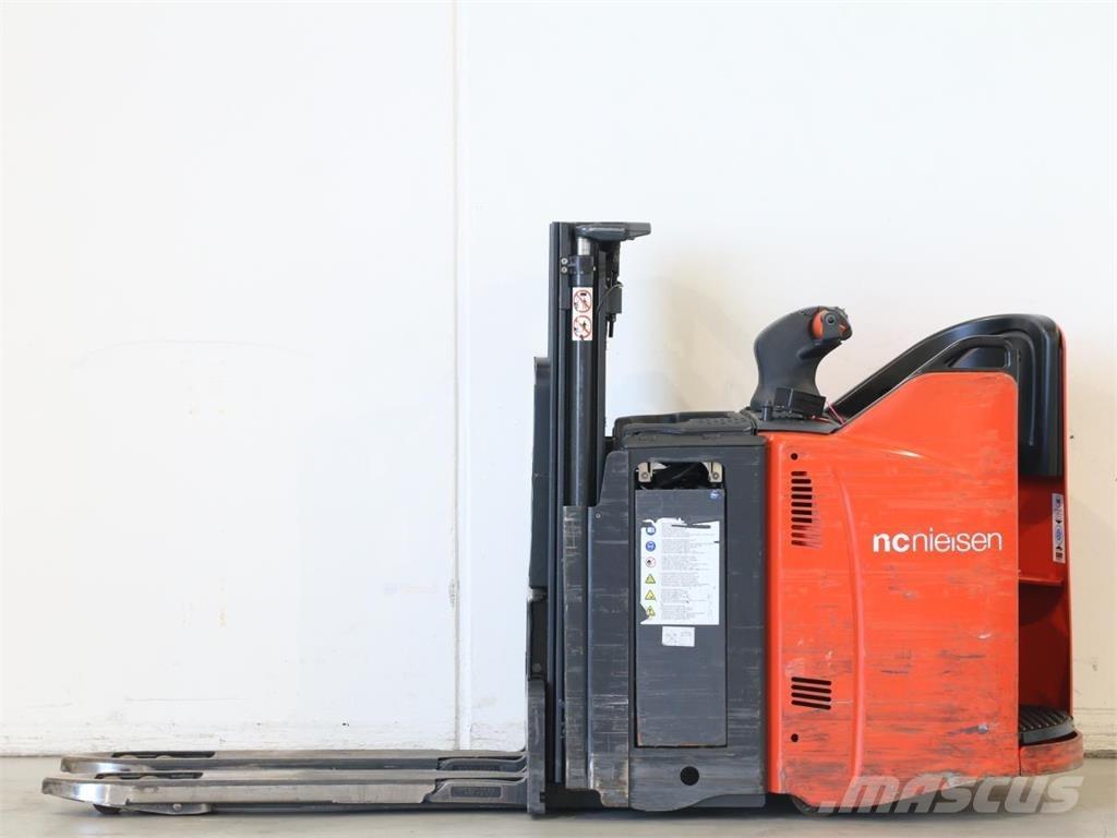 Linde D12SP/133-01 Gerbeur accompagnant