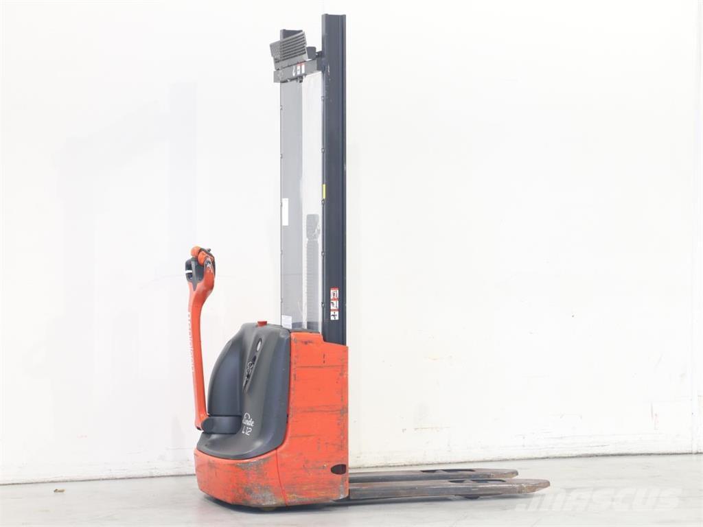 Linde L12/1172-01 Gerbeur accompagnant