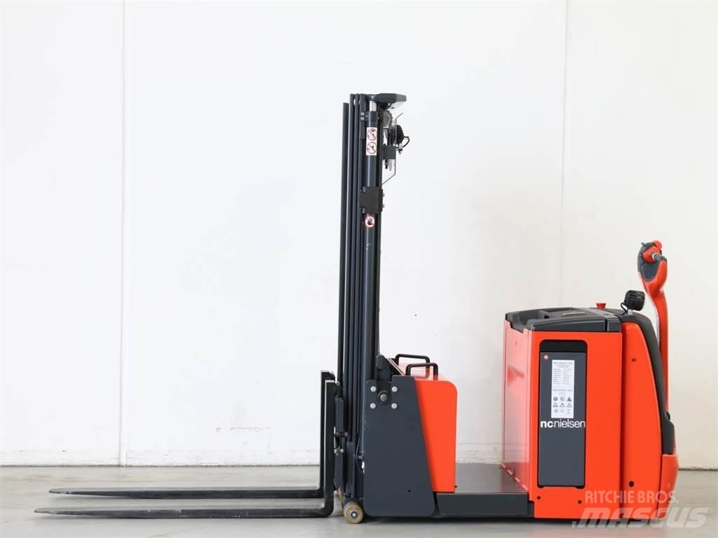 Linde L12AC/1171-01 Gerbeur accompagnant
