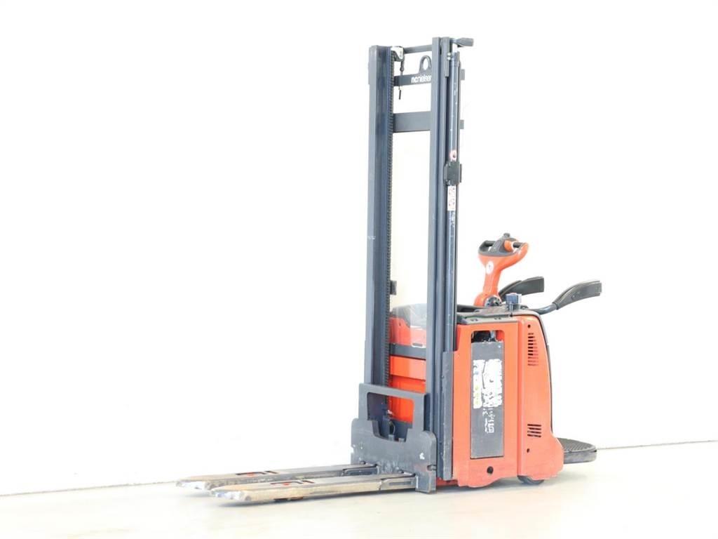 Linde L12AP/133-00 Gerbeur accompagnant