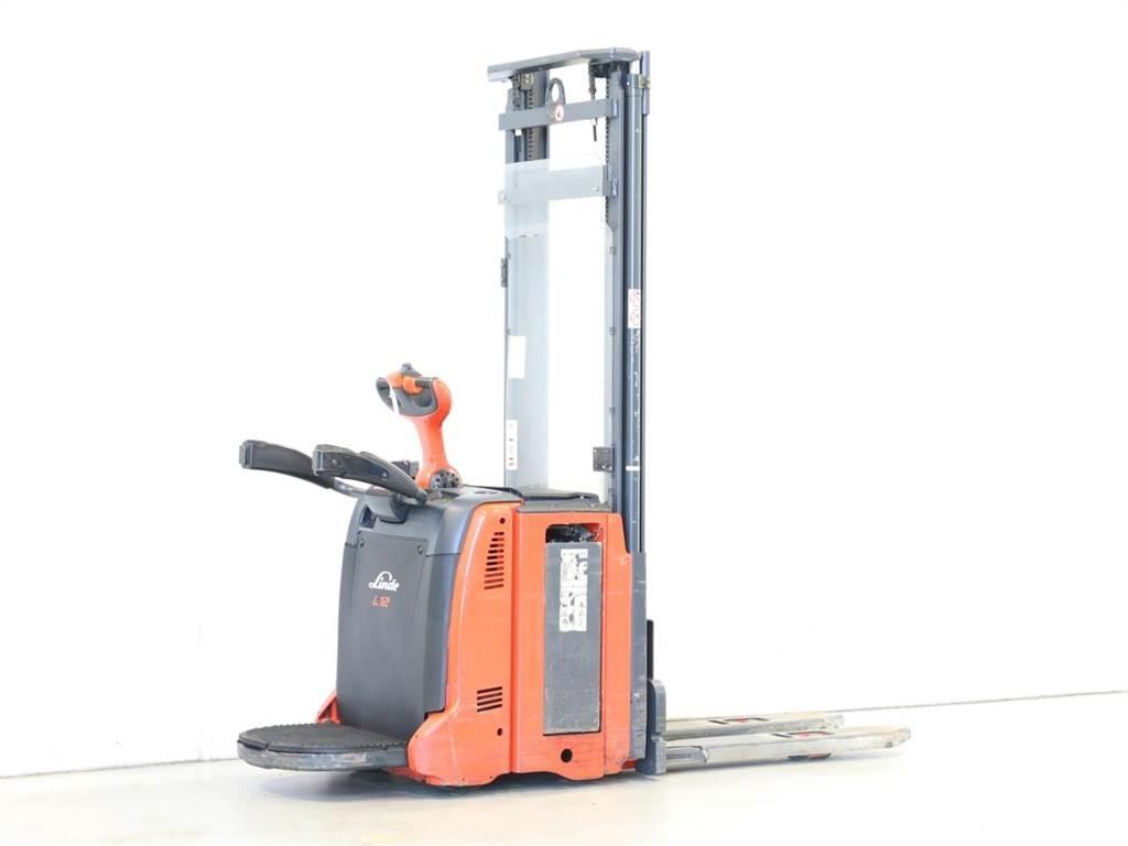Linde L12AP/133-00 Gerbeur accompagnant