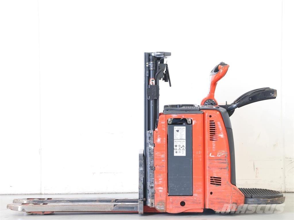 Linde L12AP/133-00 Gerbeur accompagnant