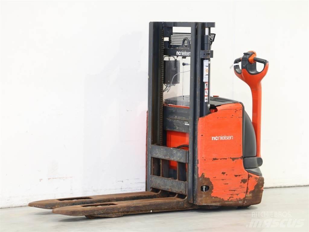 Linde L12I/1172 Gerbeur accompagnant