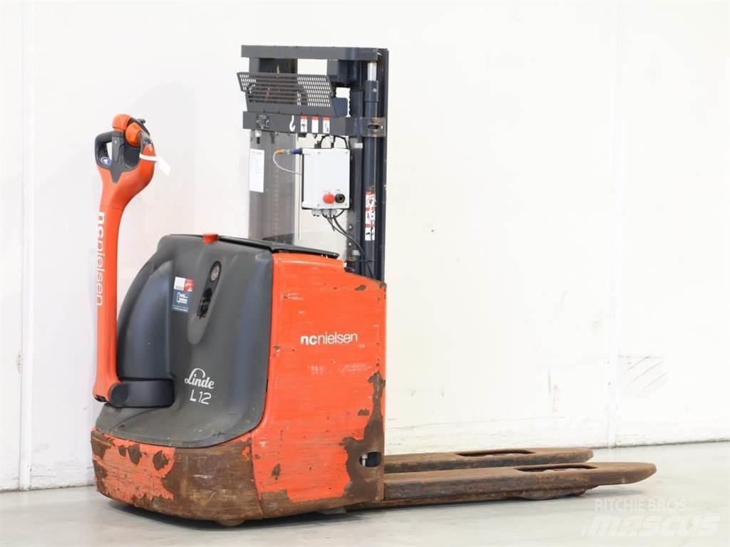 Linde L12I/1172 Gerbeur accompagnant