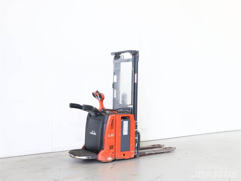 Linde L12LAP/133 Gerbeur accompagnant