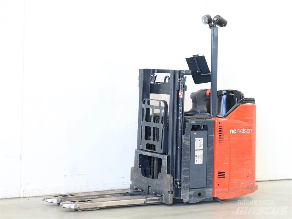Linde L12LSP/133 Gerbeur accompagnant