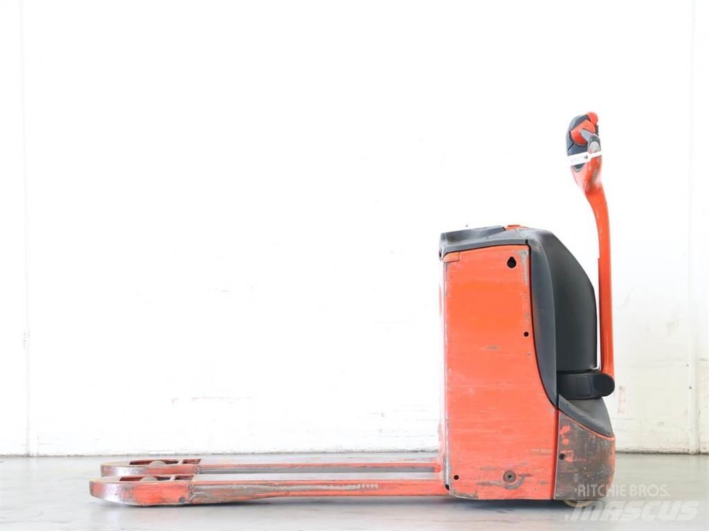 Linde T16/1152-00 Gerbeur accompagnant