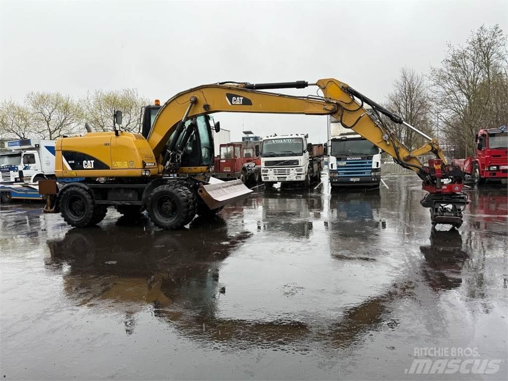 CAT M313 D Pelle sur pneus