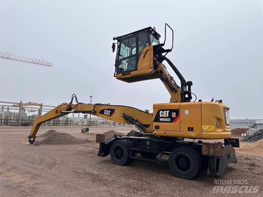 CAT MH3022 Pelle sur pneus