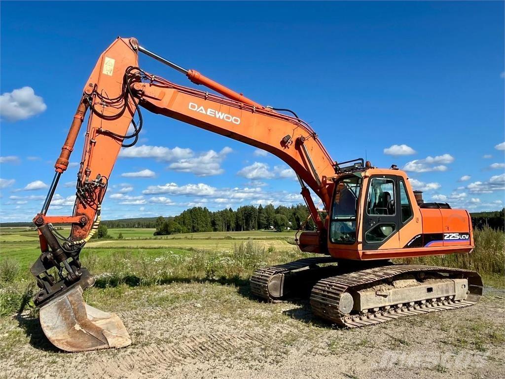 Daewoo 220LC-V Pelle sur chenilles