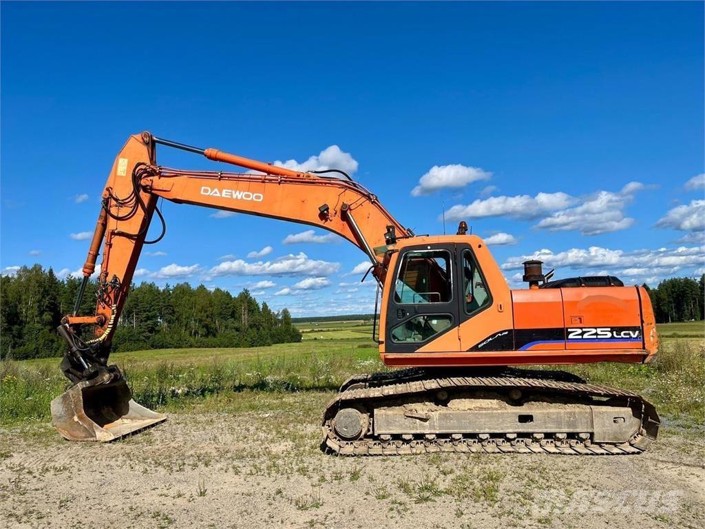 Daewoo 220LC-V Pelle sur chenilles