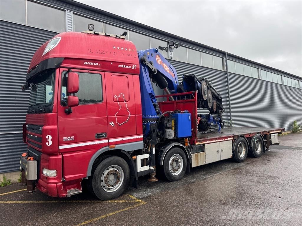 DAF FAD XF105.460 Camion plateau ridelle avec grue