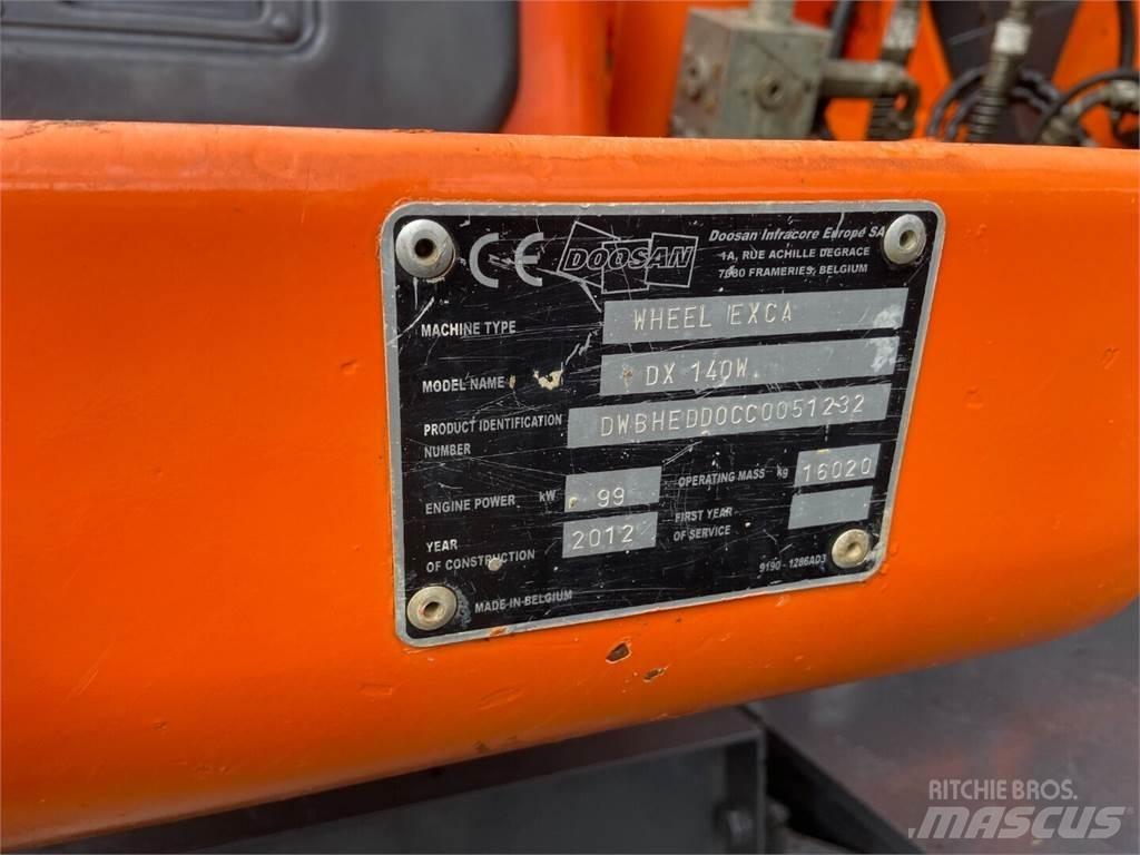 Doosan DX 140W Pelle sur pneus