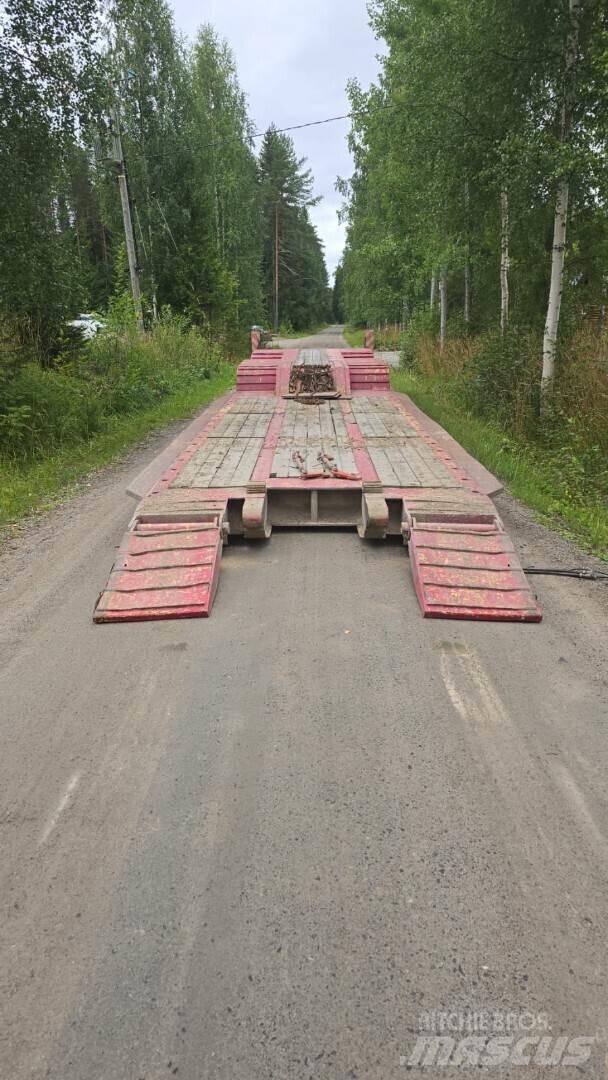 Hafo 3-akselinen Camion porte engin