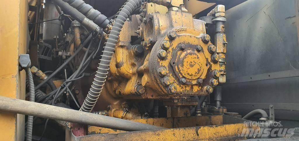 Komatsu PC300-3 Pelle sur chenilles