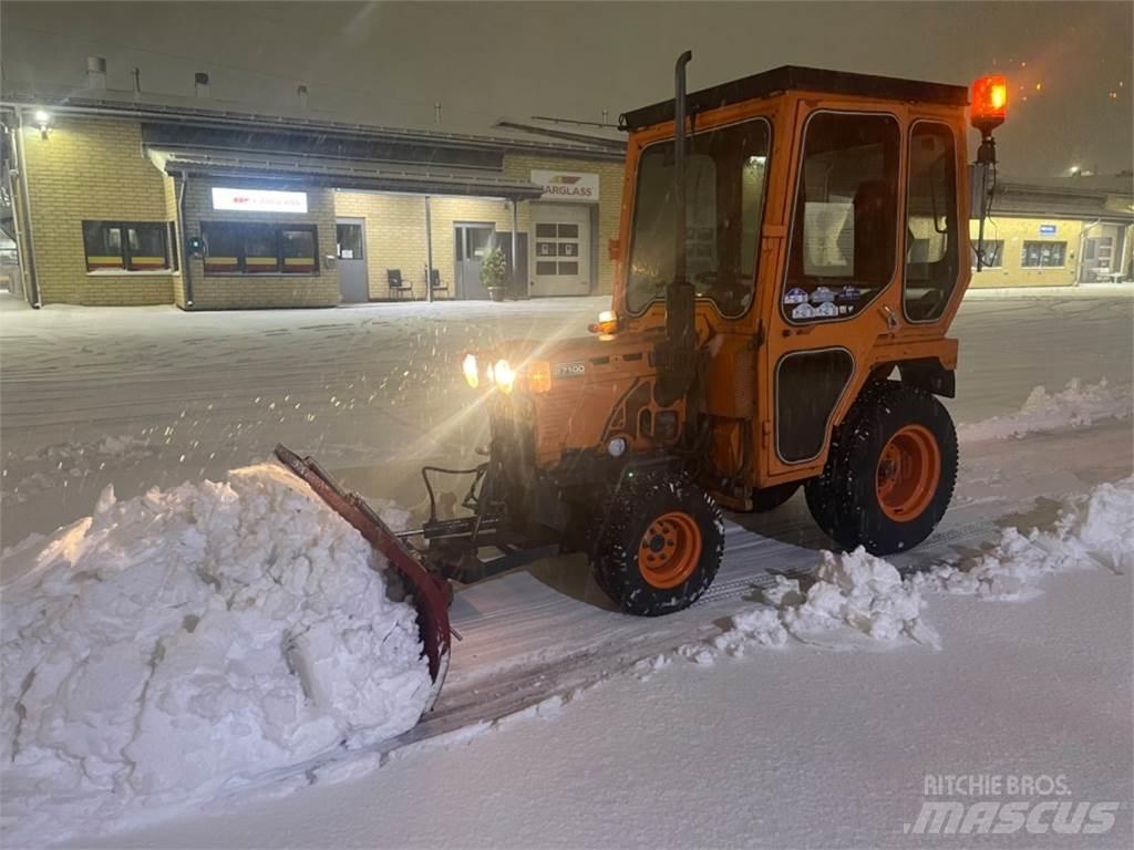 Kubota B 1700 4*4 Entretien du sol - Autres