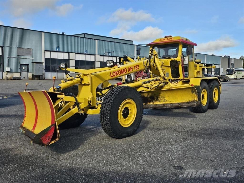 Lokomo AH 132 C Niveleuse