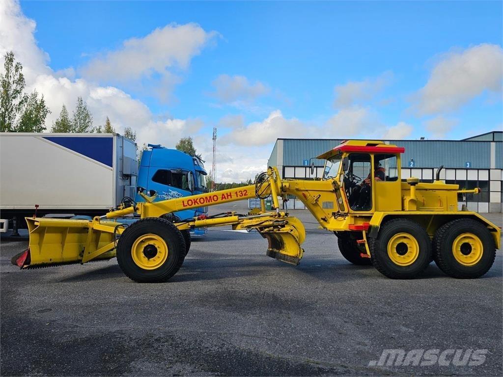 Lokomo AH 132 C Niveleuse