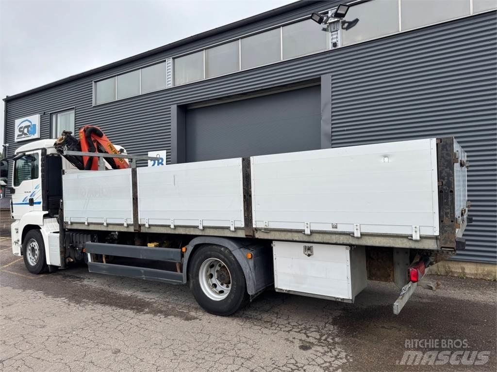 MAN TGS 18.320 Camion plateau ridelle avec grue