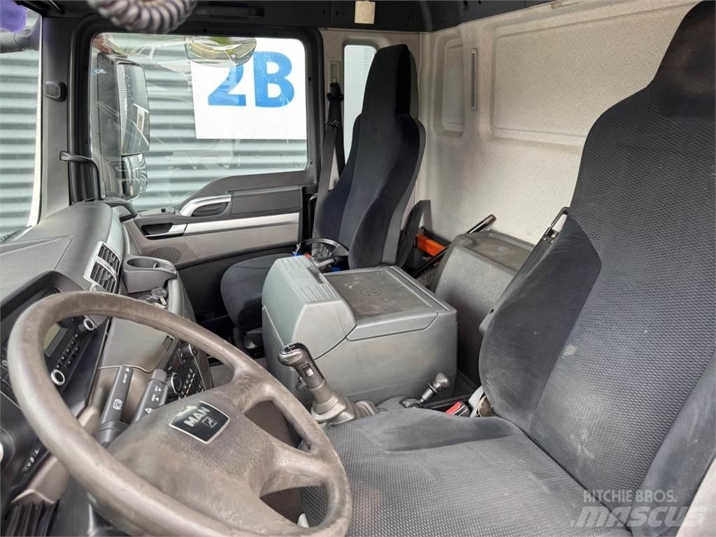 MAN TGS 18.320 Camion plateau ridelle avec grue