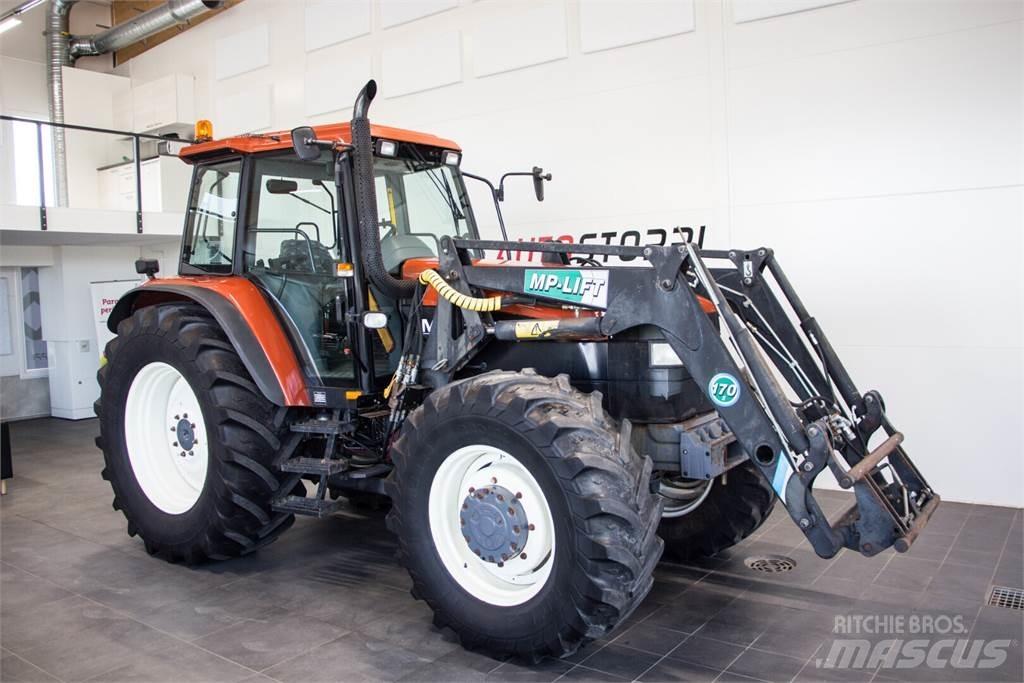 New Holland M135 Tracteur
