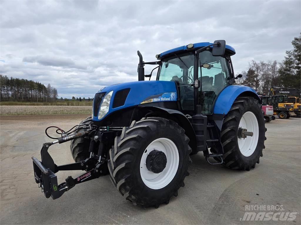 New Holland T7030 Tracteur