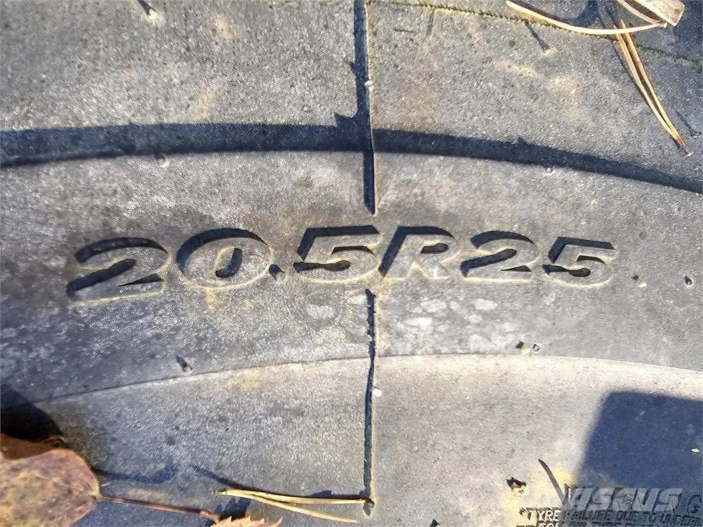 Renkaat 20.5R25 Autres accessoires