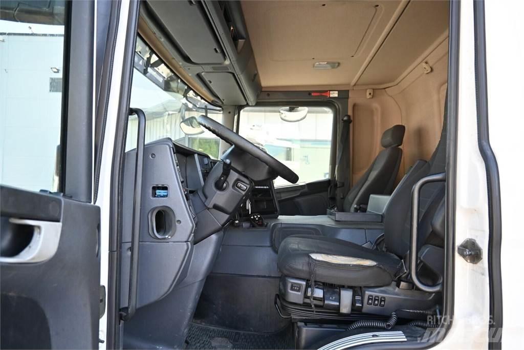 Scania P320 4x2 Camion Fourgon