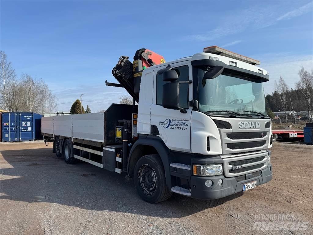 Scania P370 Camion plateau ridelle avec grue
