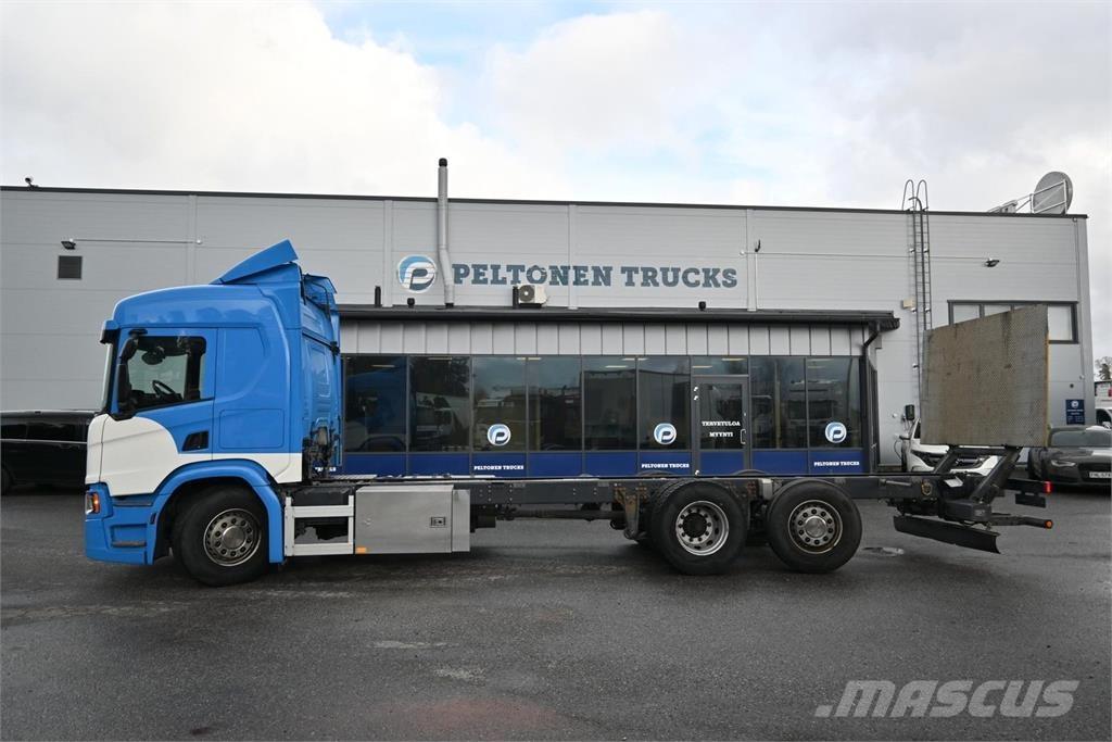 Scania P370 6x2*4 Châssis cabine