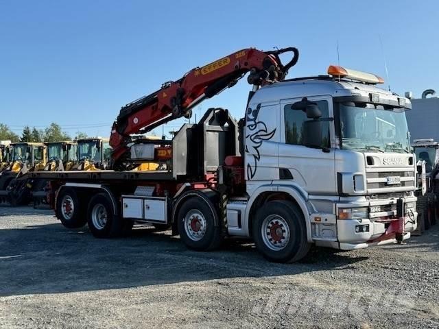 Scania R124G Camion plateau ridelle avec grue