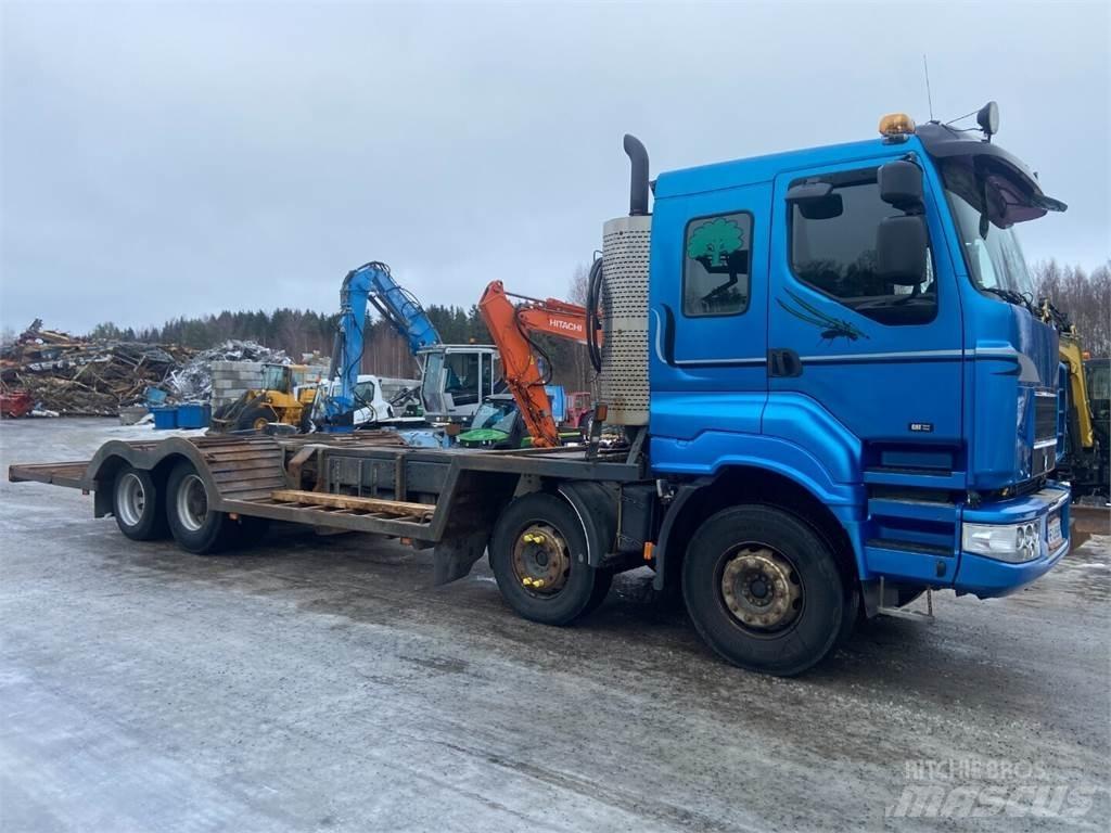 Sisu C 600 2+2 Camions de transport de machines forestières