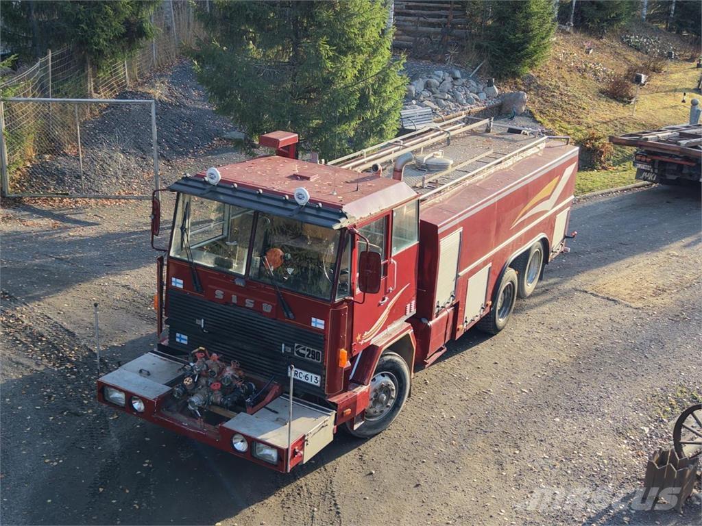 Sisu Paloauto 6X2 Autre camion