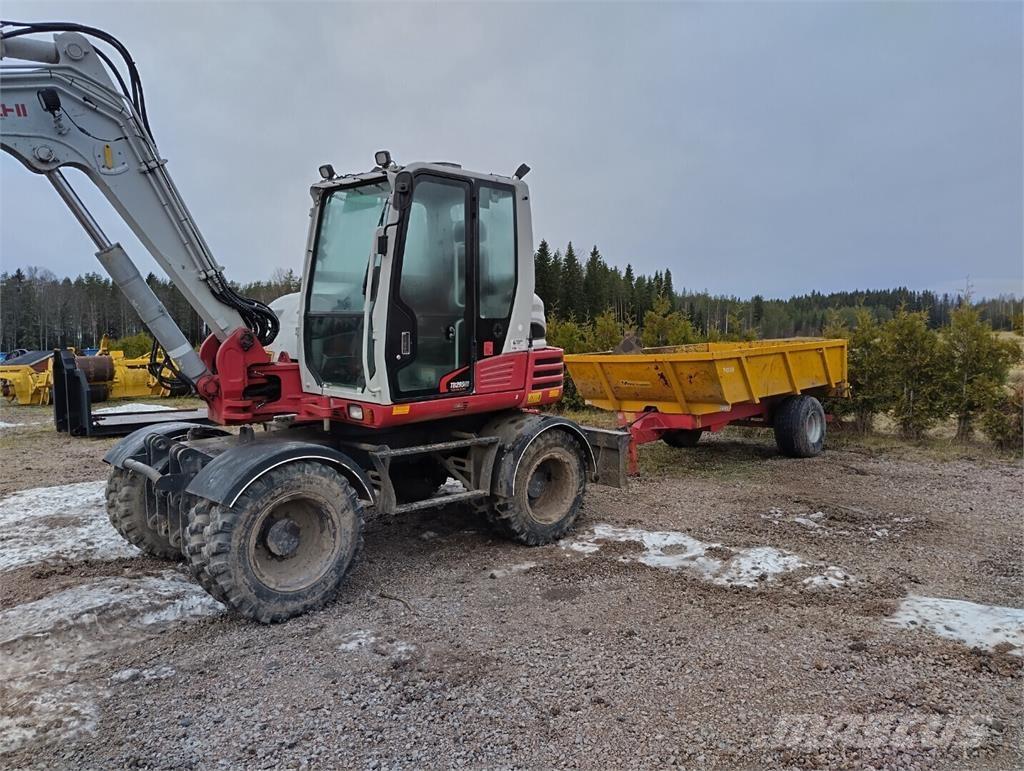 Takeuchi TB295W Pelle sur pneus
