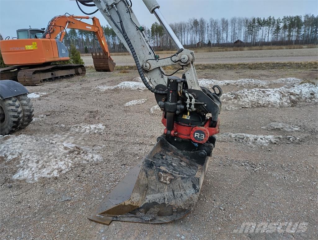 Takeuchi TB295W Pelle sur pneus