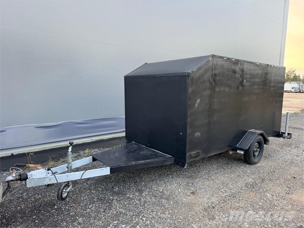  Umpiperäkärry Carriole, remorque légère