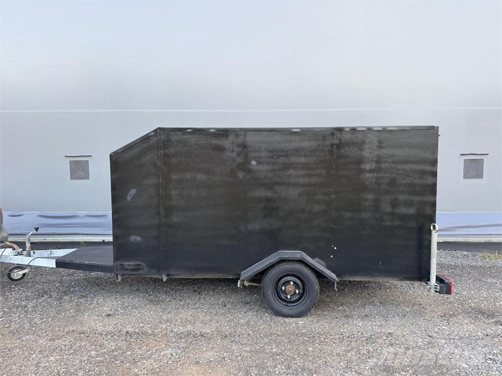  Umpiperäkärry Carriole, remorque légère